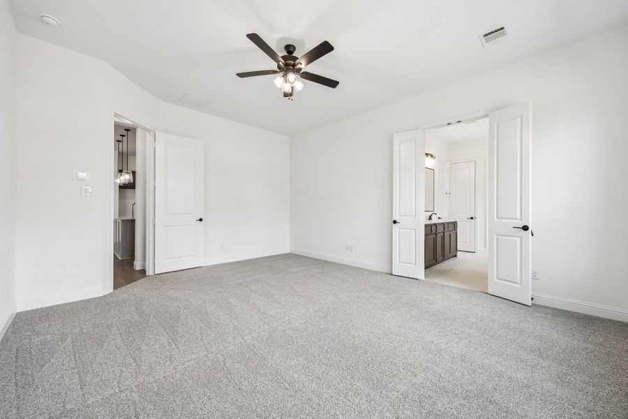 Spacious, unfurnished interior of a new home in Country Lakes, Denton (Image 25).