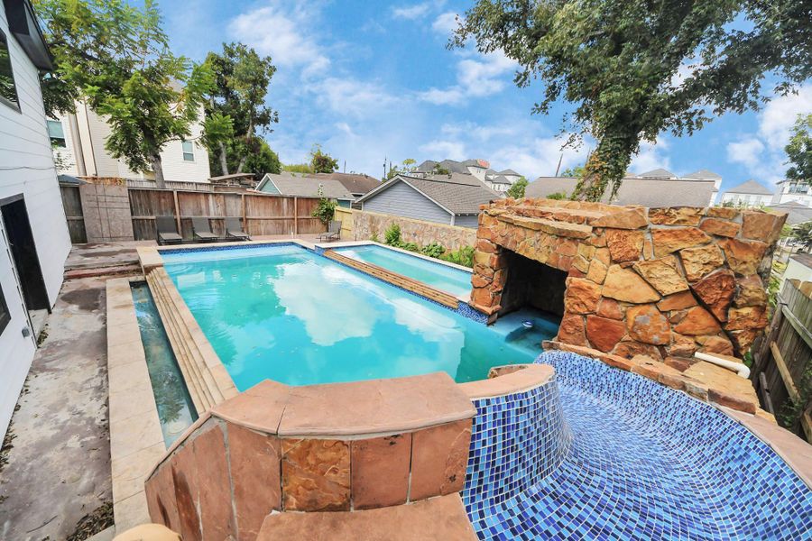 This is the perfect space for relaxing or entertaining family and friends. This is the perfect space for relaxing or entertaining family and friends.