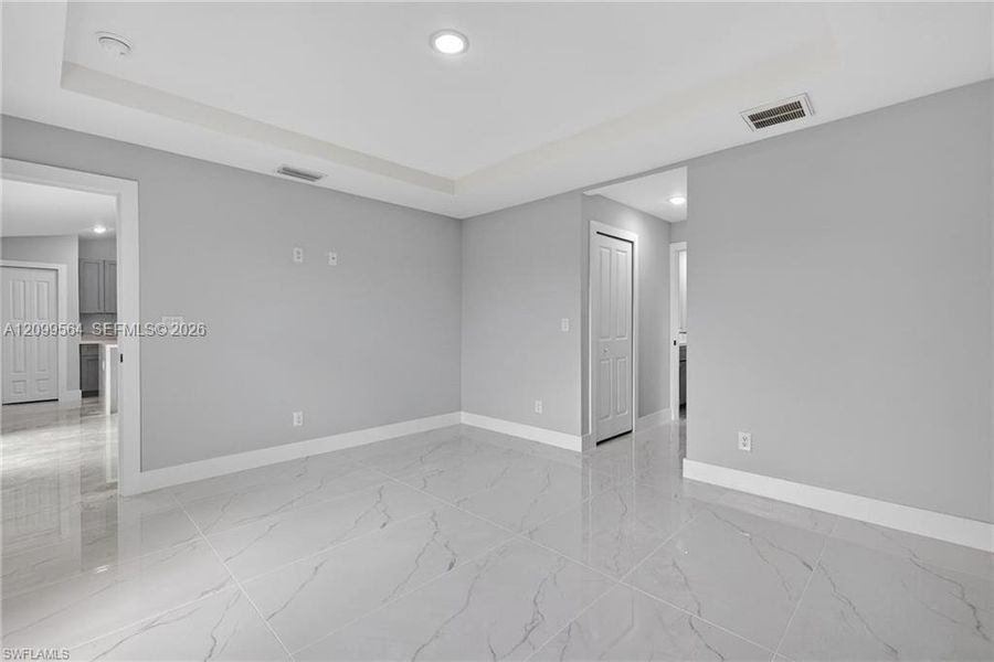 Spacious, unfurnished interior of a new home in , Lehigh Acres (Image 13).