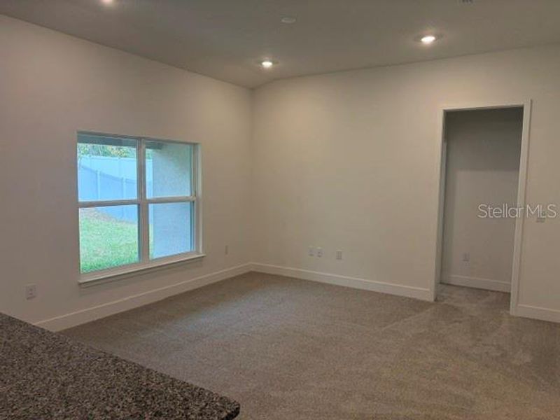 Spacious, unfurnished interior of a new home in Arbor Park, Leesburg (Image 6).