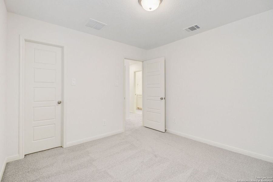 Spacious, unfurnished interior of a new home in Thomas Pond, San Antonio (Image 40). Spacious, unfurnished interior of a new home in Thomas Pond, San Antonio (Image 40).
