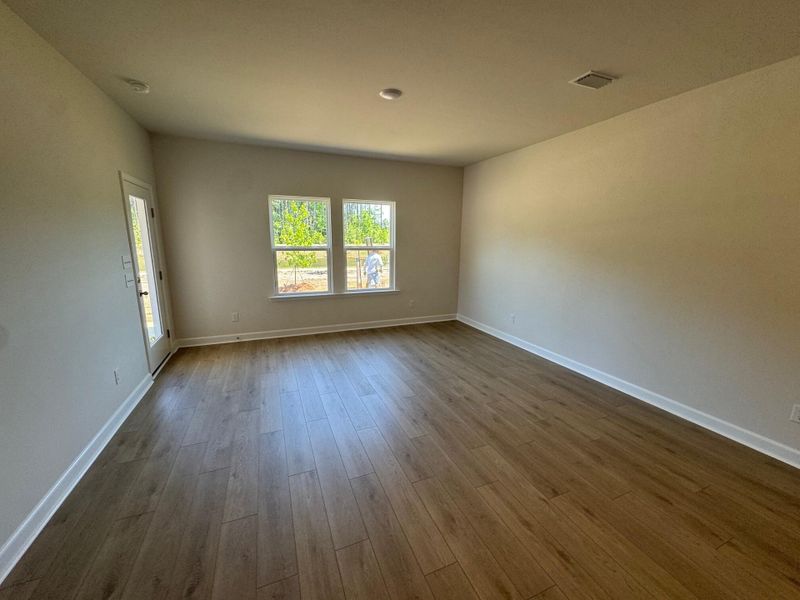 Spacious, unfurnished interior of a new home in , Summerville (Image 11).