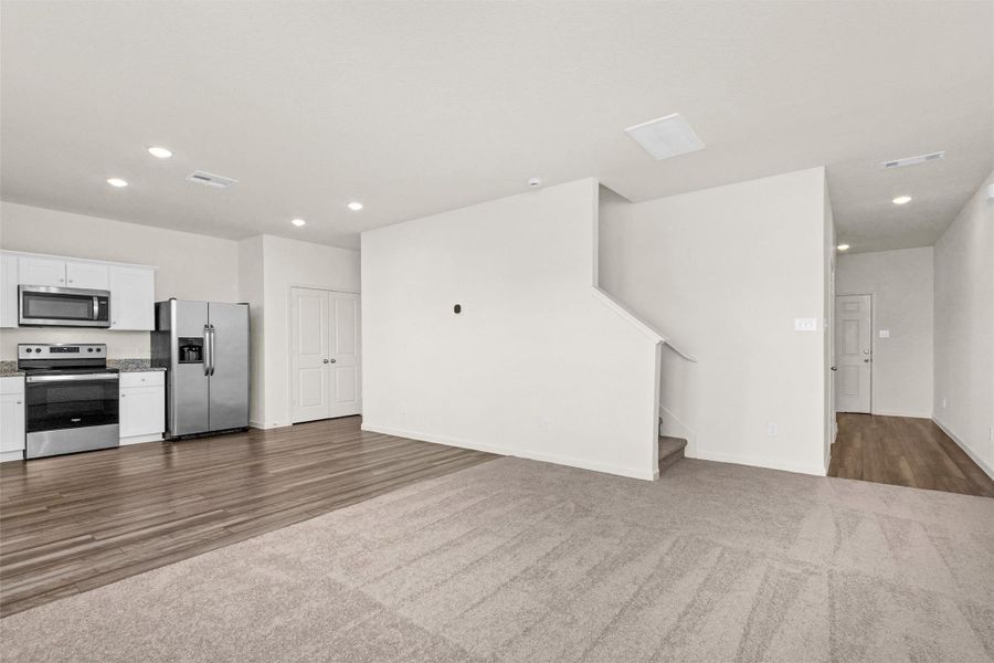 Spacious, unfurnished interior of a new home in Chapel Run, Montgomery (Image 14).