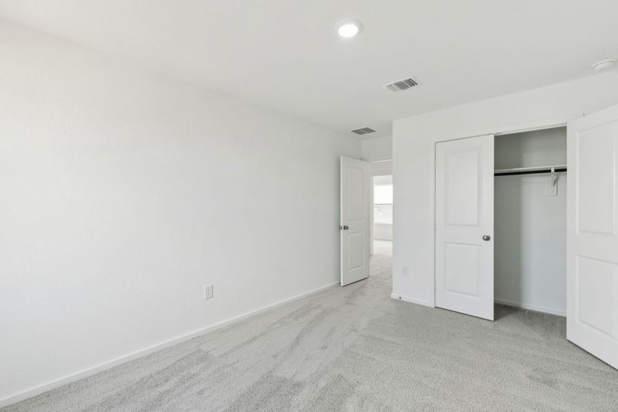 Spacious, unfurnished interior of a new home in Windcress, Baytown (Image 33).