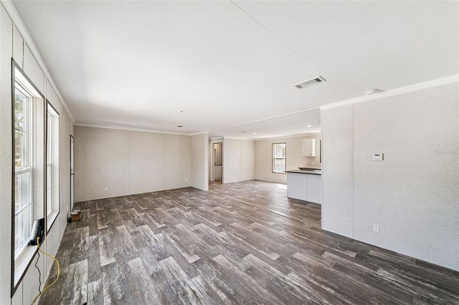 Spacious, unfurnished interior of a new home in , Orlando (Image 9).