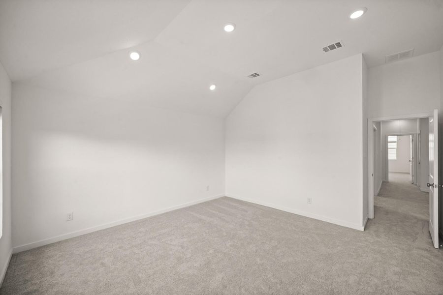 Spacious, unfurnished interior of a new home in Piccolina, Houston (Image 32).
