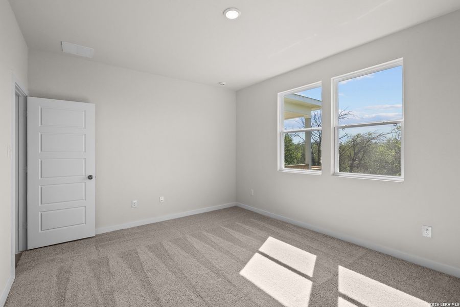 Spacious, unfurnished interior of a new home in Summerlin, San Antonio (Image 21).