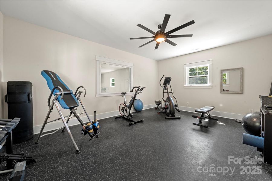 Community amenities in , Clover (Image 32).