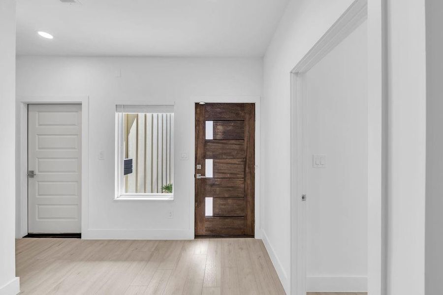 Spacious, unfurnished interior of a new home in , Dallas (Image 23).