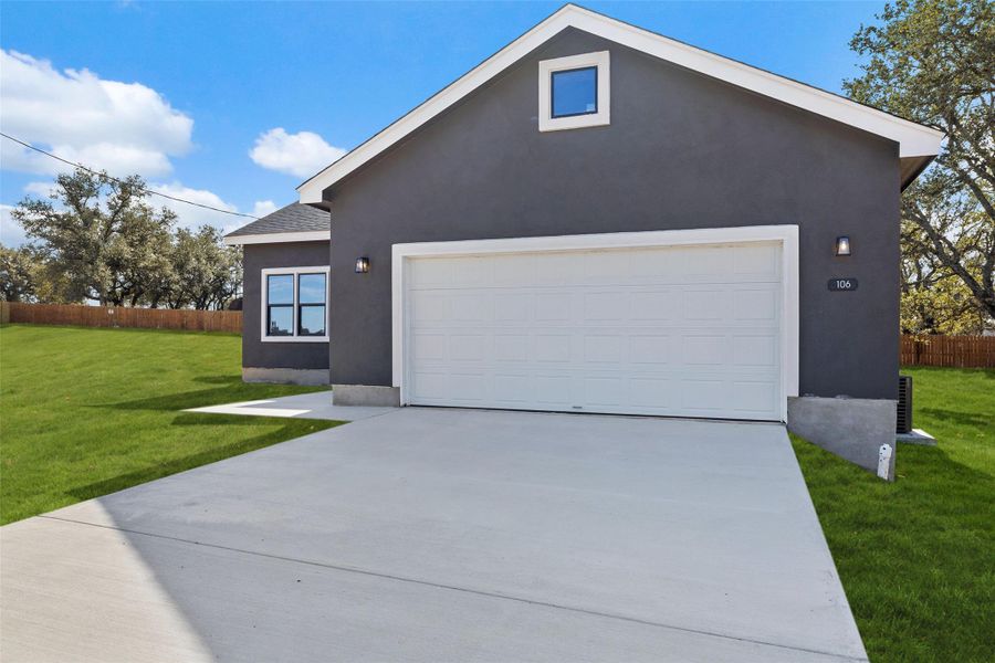 Please note: Photos shown are not of the actual homes but are of the same floorplan. Finishes and features may vary. Please note: Photos shown are not of the actual homes but are of the same floorplan. Finishes and features may vary.