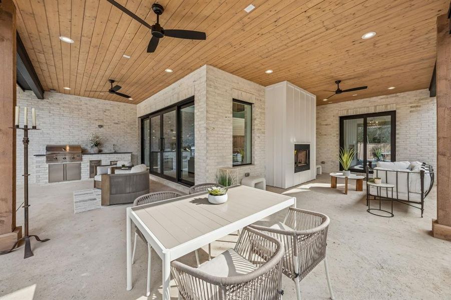 Exterior details and patio area of a home in , Dallas (Image 3).