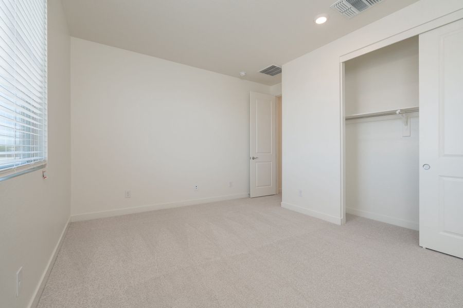 Spacious, unfurnished interior of a new home in Terraza, San Tan Valley (Image 28).