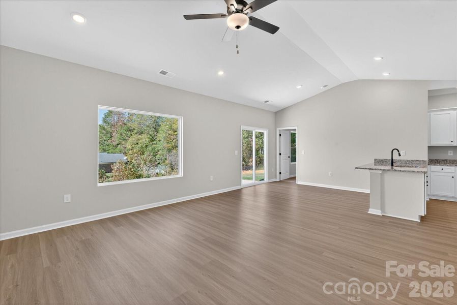 Spacious, unfurnished interior of a new home in Stagecoach Station, Gastonia (Image 14).