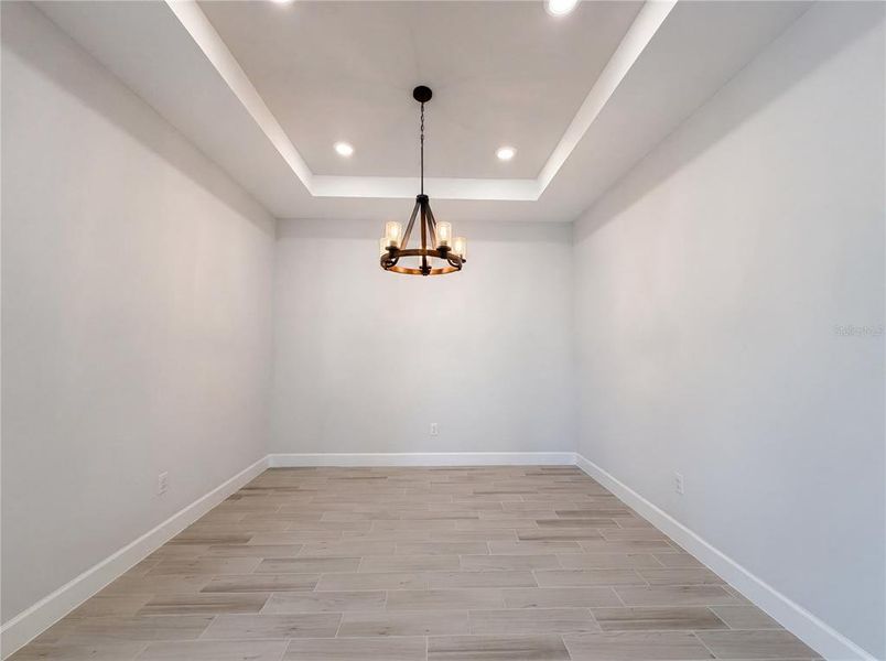 Spacious, unfurnished interior of a new home in , Sarasota (Image 20).