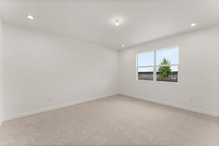 Spacious, unfurnished interior of a new home in Tradition - Cadence, Port St. Lucie (Image 10).