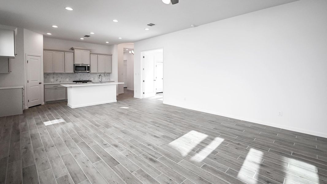 Spacious, unfurnished interior of a new home in Crosswinds 40', Kyle (Image 23).