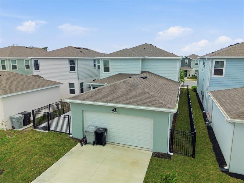 Exterior details and patio area of a home in Winding Meadows, Apopka (Image 30).