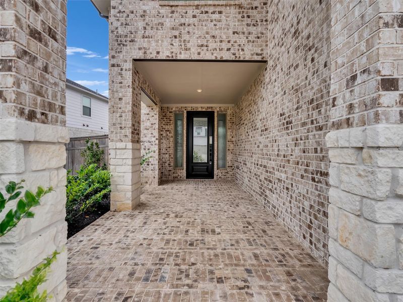 Exterior details and patio area of a home in Cross Creek West, Fulshear (Image 26).