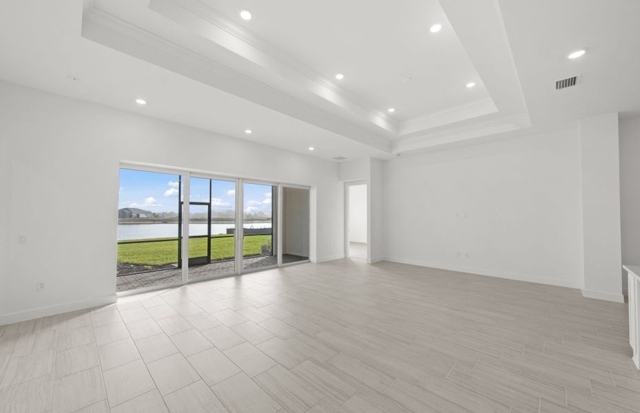 Spacious, unfurnished interior of a new home in TerraWalk at Babcock Ranch, Alva (Image 18).