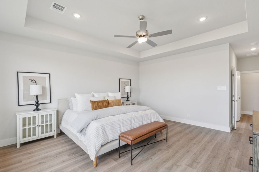 Representative furnished interior of a home built from the Emerson by Centre Living Homes in Lakeway Estates, Waxahachie (Image 37).