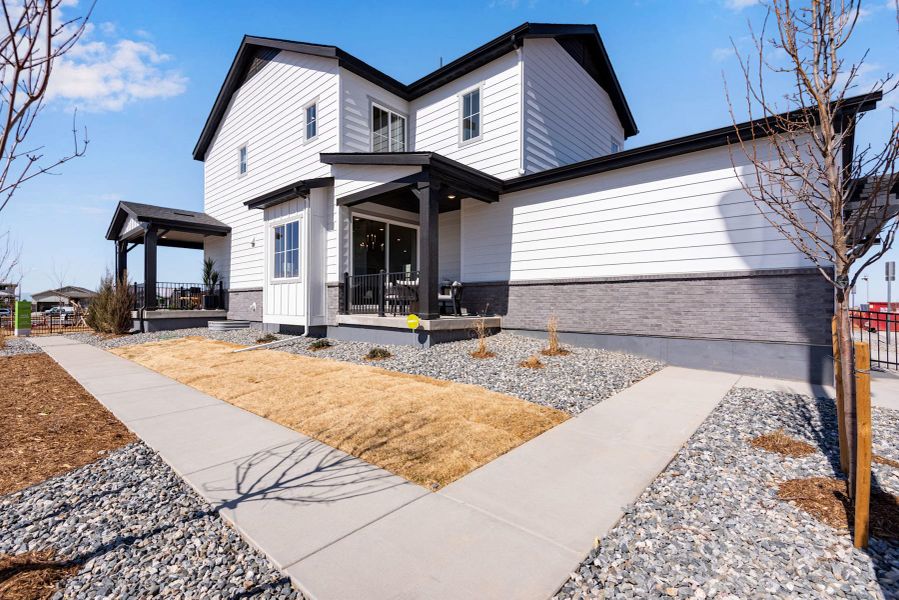 Representative exterior details of a home built from the 2805 by Tri Pointe Homes in Painted Prairie, Aurora (Image 29).