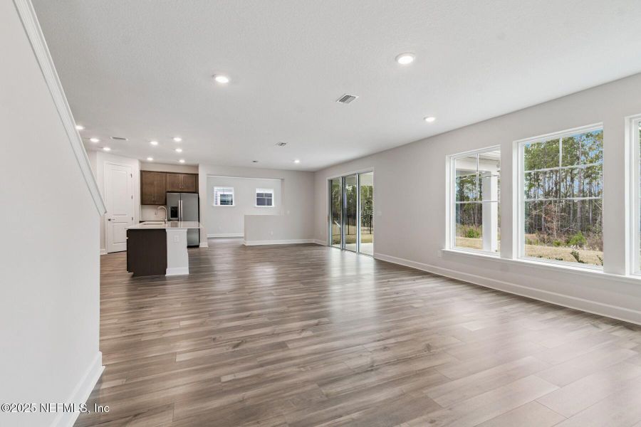 Spacious, unfurnished interior of a new home in Tributary 70', Yulee (Image 19).