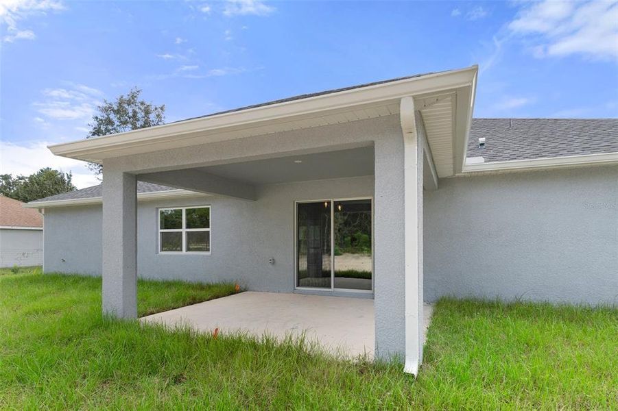 Exterior details and patio area of a home in , Weeki Wachee (Image 2).
