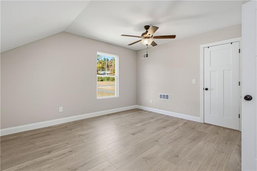 Spacious, unfurnished interior of a new home in , Dahlonega (Image 41).