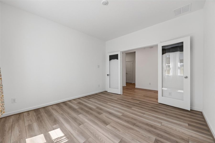 Spacious, unfurnished interior of a new home in Trillium, Richmond (Image 37).