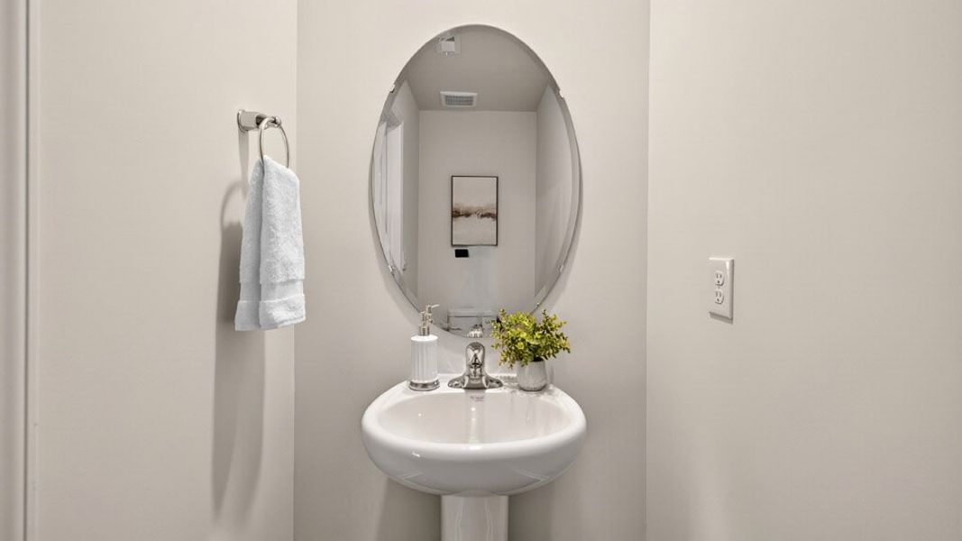 Representative interior finishes for a home built from the OLIVER by D.R. Horton in Barwell Park, Raleigh (Image 18).