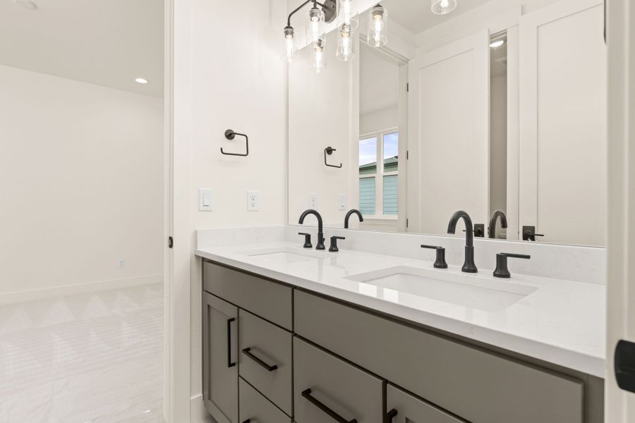 1818 Windfall - Full Bathroom 1818 Windfall - Full Bathroom