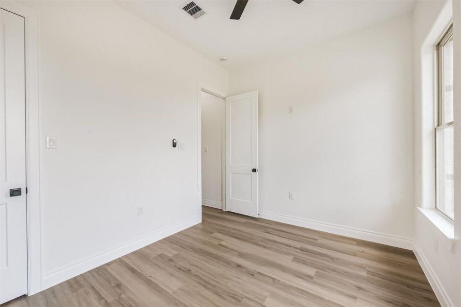 Spacious, unfurnished interior of a new home in , Angleton (Image 18).
