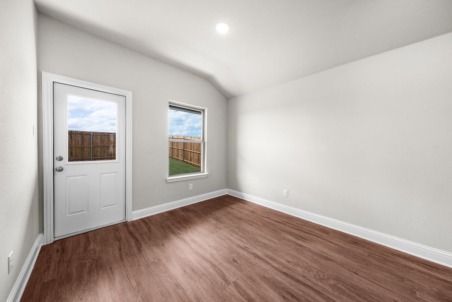 Spacious, unfurnished interior of a new home in Stonecreek, Sulphur Springs (Image 18).