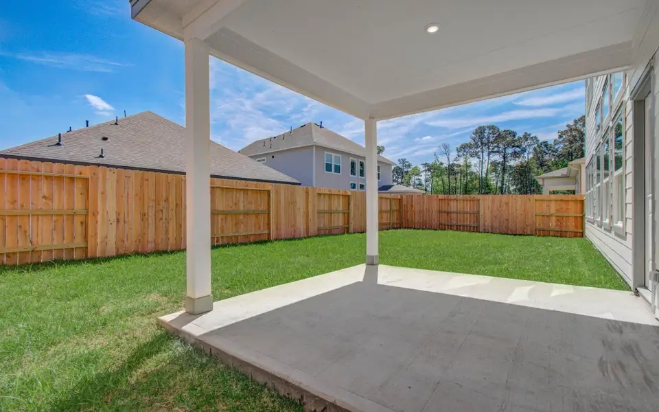 Exterior details and patio area of a home in Harmony Cove, Humble (Image 3).