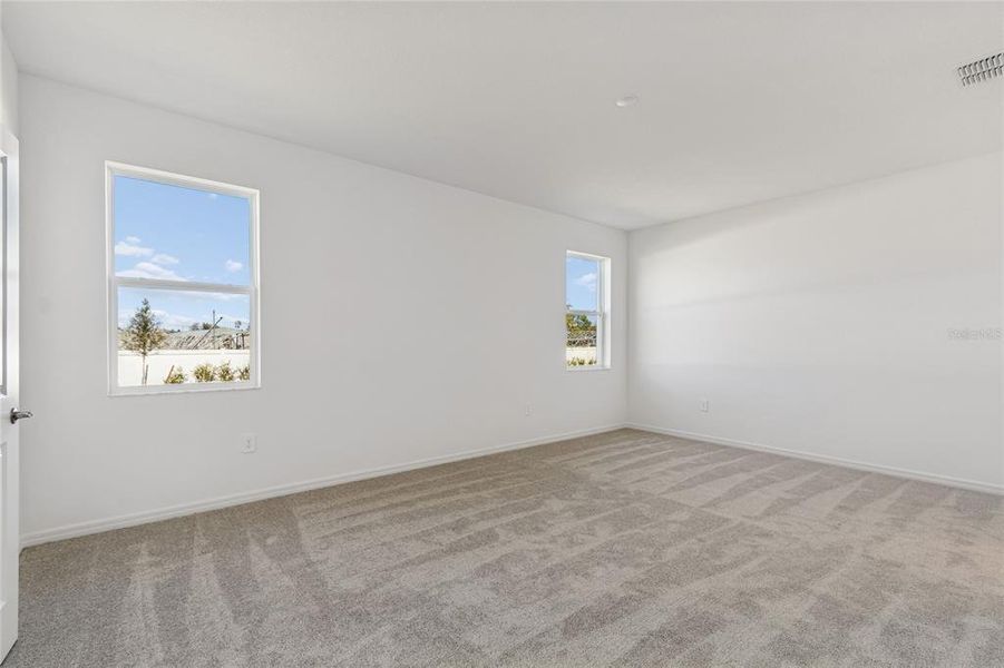 Spacious, unfurnished interior of a new home in Southpointe, Palmetto (Image 16).