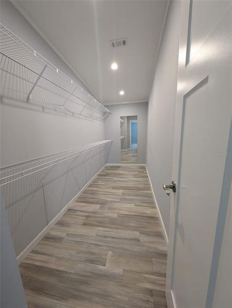 Spacious, unfurnished interior of a new home in , Hudson (Image 9).