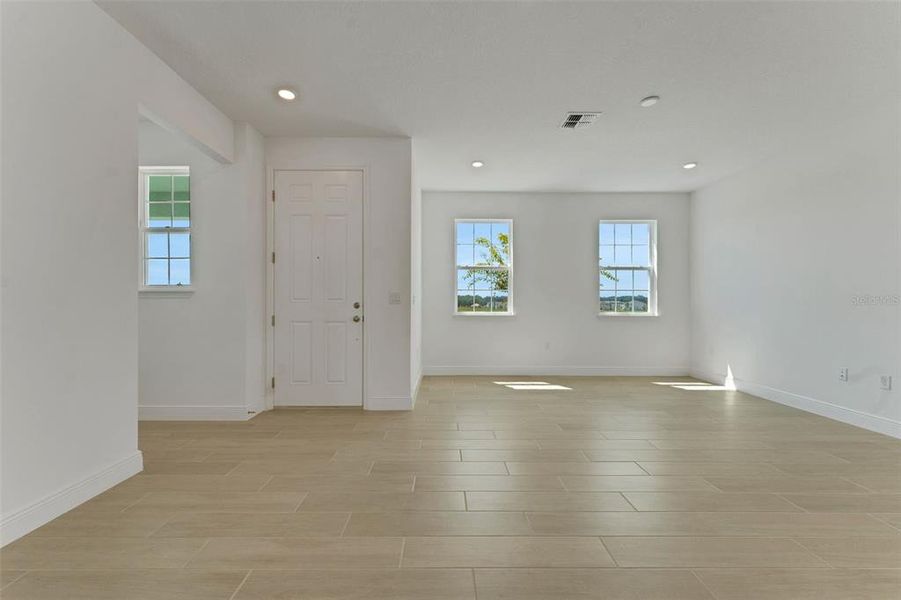 Spacious, unfurnished interior of a new home in Crossroads at Kelly Park, Apopka (Image 40).