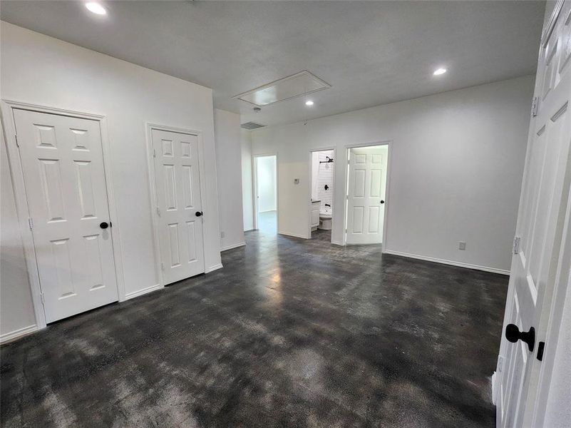 Spacious, unfurnished interior of a new home in , Kennedale (Image 19).