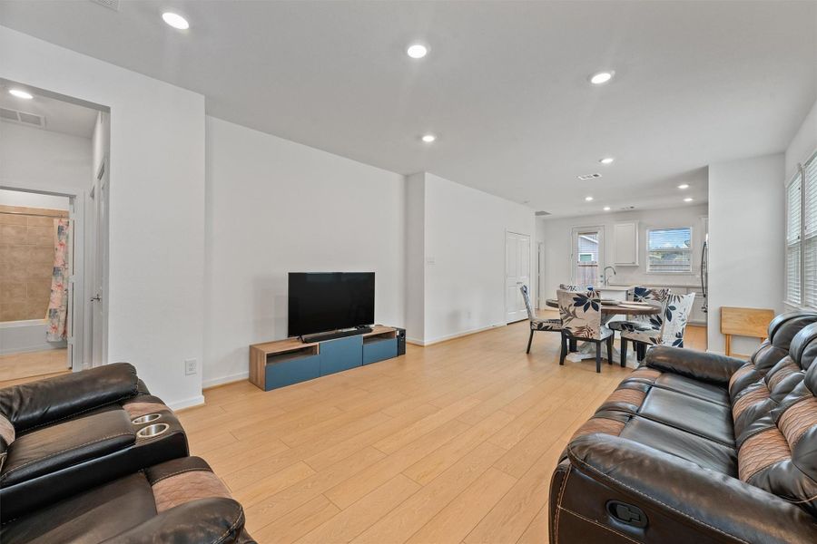 Image 4 of a home in Mason Woods 40s. Image 4 of a home in Mason Woods 40s.