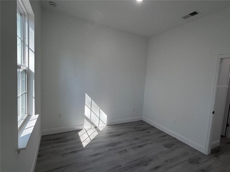 Spacious, unfurnished interior of a new home in , Ocala (Image 12).