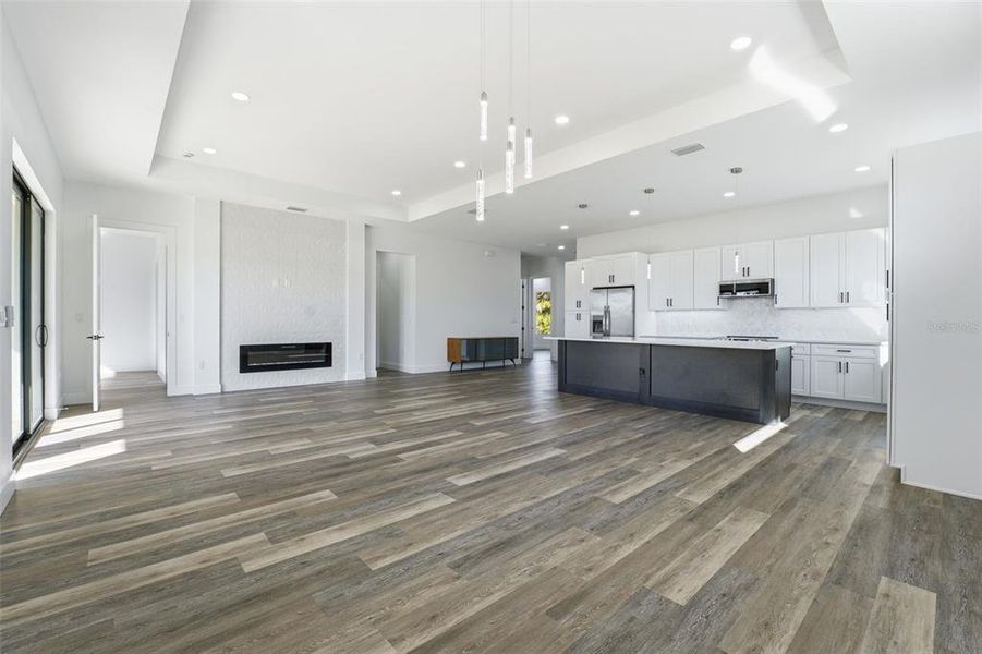 Spacious, unfurnished interior of a new home in , Port Charlotte (Image 30).