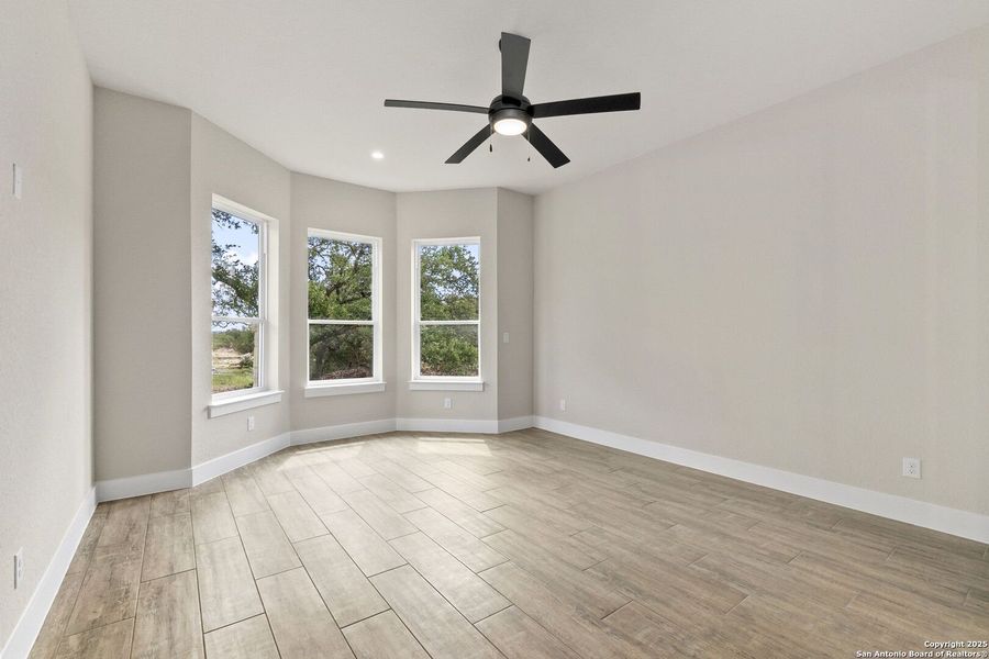 Spacious, unfurnished interior of a new home in , Wimberley (Image 8).