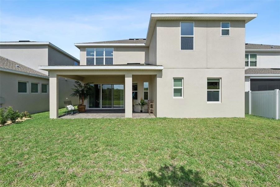 Exterior details and patio area of a home in , Winter Garden (Image 33).
