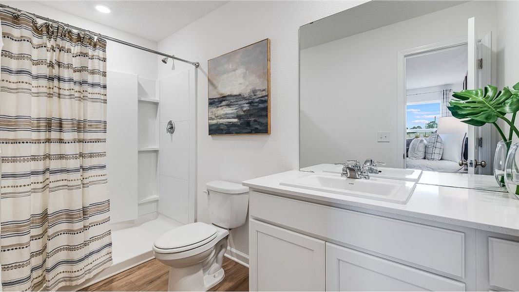 Grove CORE 3320 Newlin Owners Bath 2of2 Base2 4 15 25