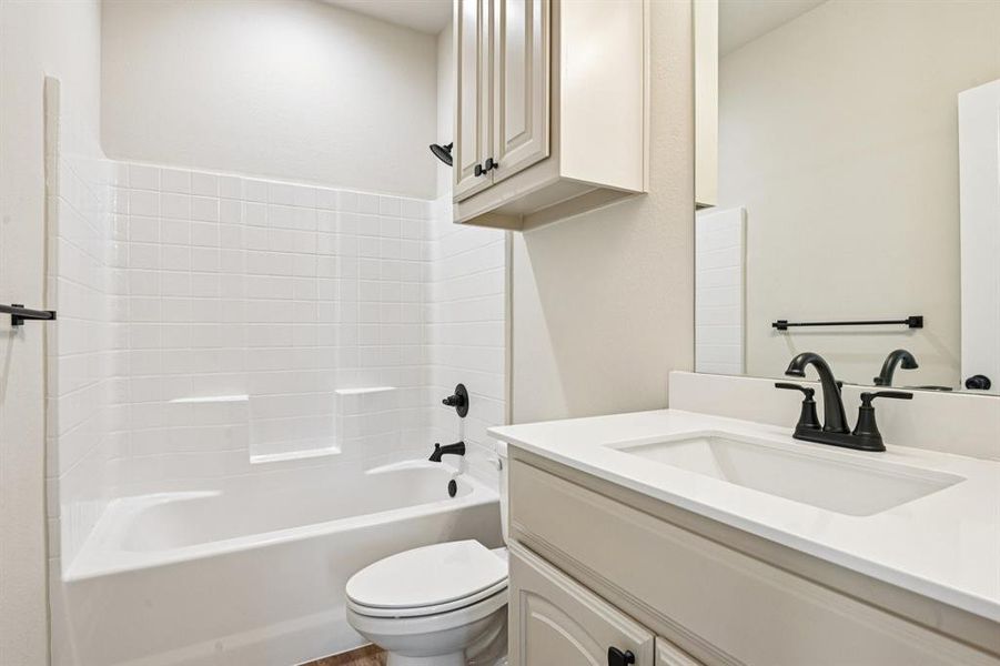 Furnished interior view inside a new home in , Alvarado (Image 10).