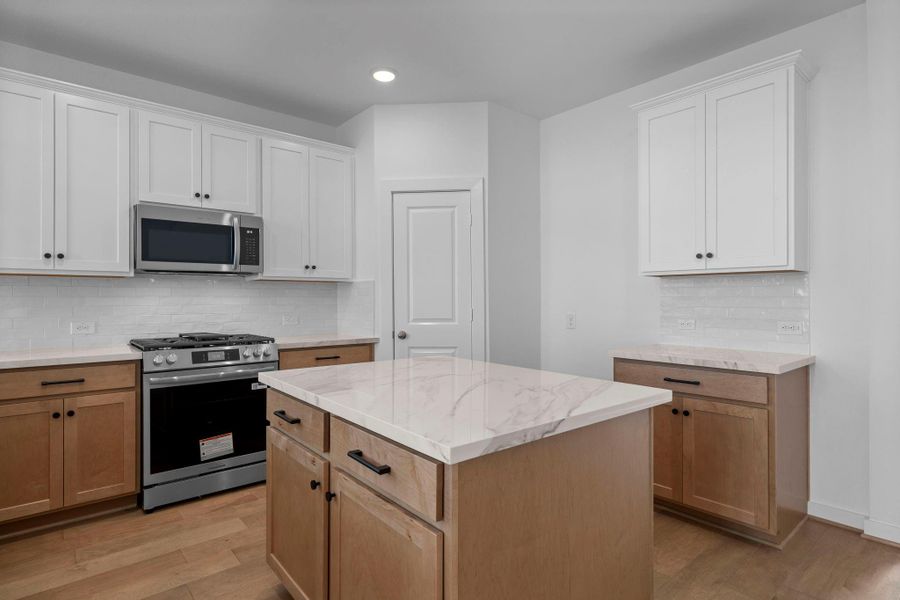 Furnished interior view inside a new home in , Missouri City (Image 9).