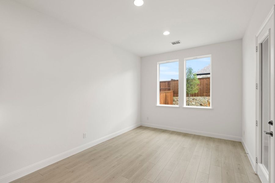 Spacious, unfurnished interior of a new home in Nelson Lake Estates, Rockwall (Image 19).