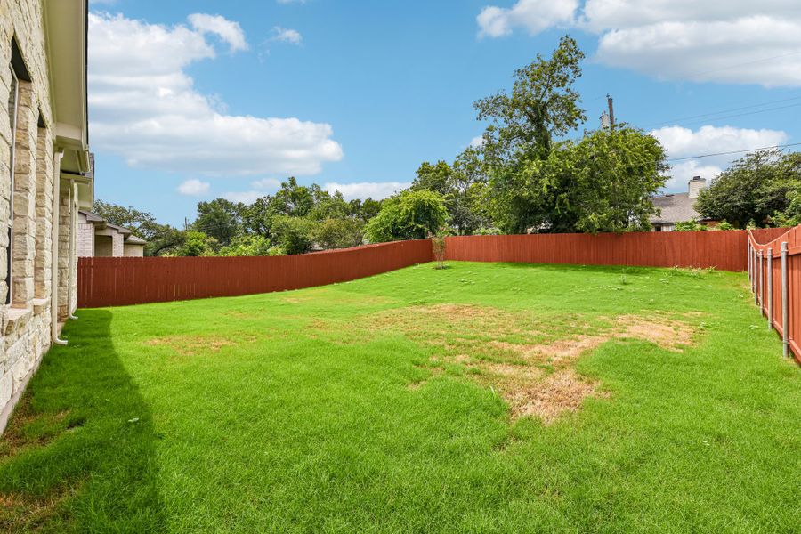Exterior details and patio area of a home in Sauls Ranch, Round Rock (Image 16).