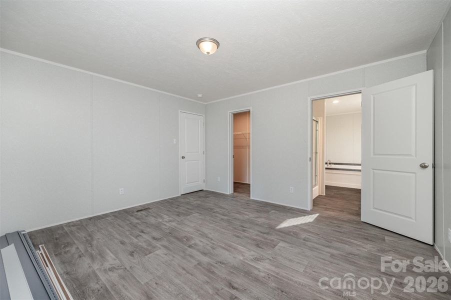 Spacious, unfurnished interior of a new home in , Shelby (Image 26).