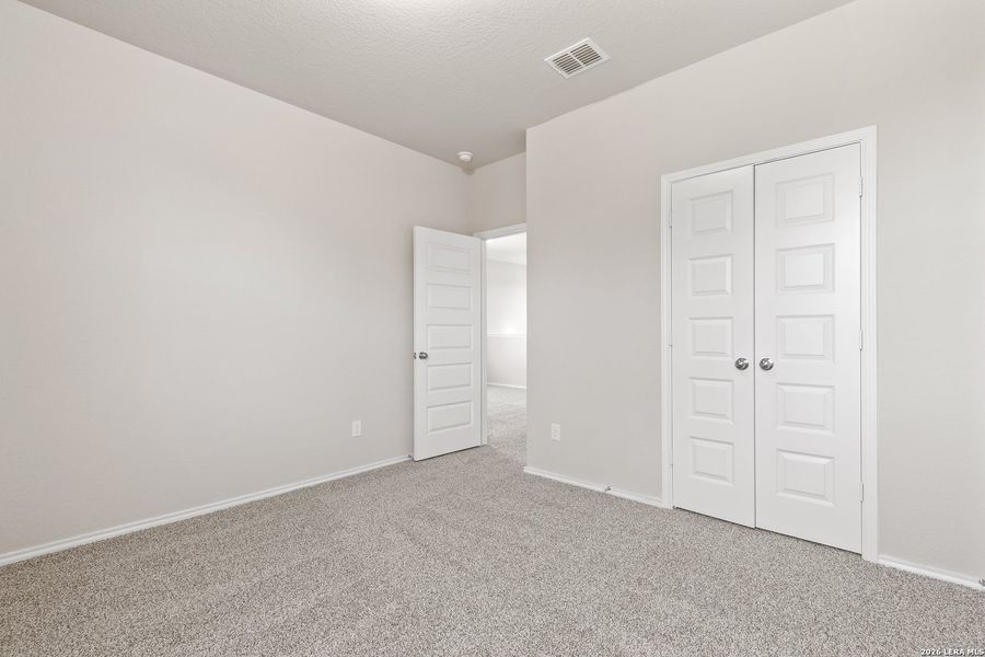 Spacious, unfurnished interior of a new home in Blue Ridge Ranch, San Antonio (Image 16).